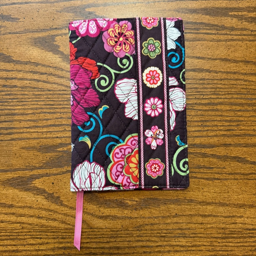 Vera Bradley Mod Floral Pink Quilted Fabric Book Cover NWT Retired Pattern